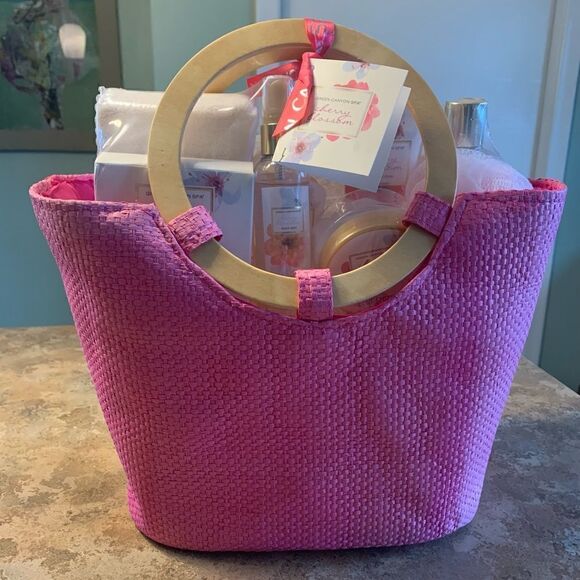NEW Green Canyon Spa Gift Set PINK CHERRY BLOSSOM tote lotion gel bubble bath - Picture 2 of 4